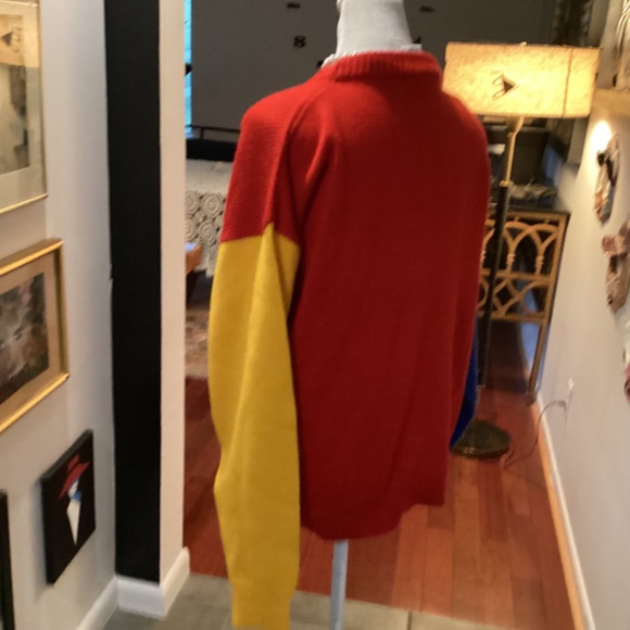 MICKEY MOUSE SWEATER LOOK 👀 AT THIS UNISEX ITEM. VINTAGE. DISNEY - Picture 4 of 11